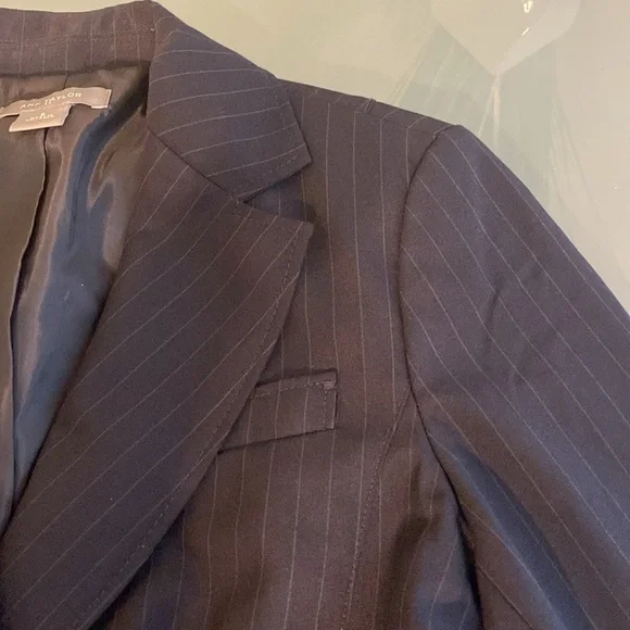 Ann Taylor Blazer Ann Taylor Pinstripe Blazer in WOOL BLend Size 2 - Picture 3 of 8